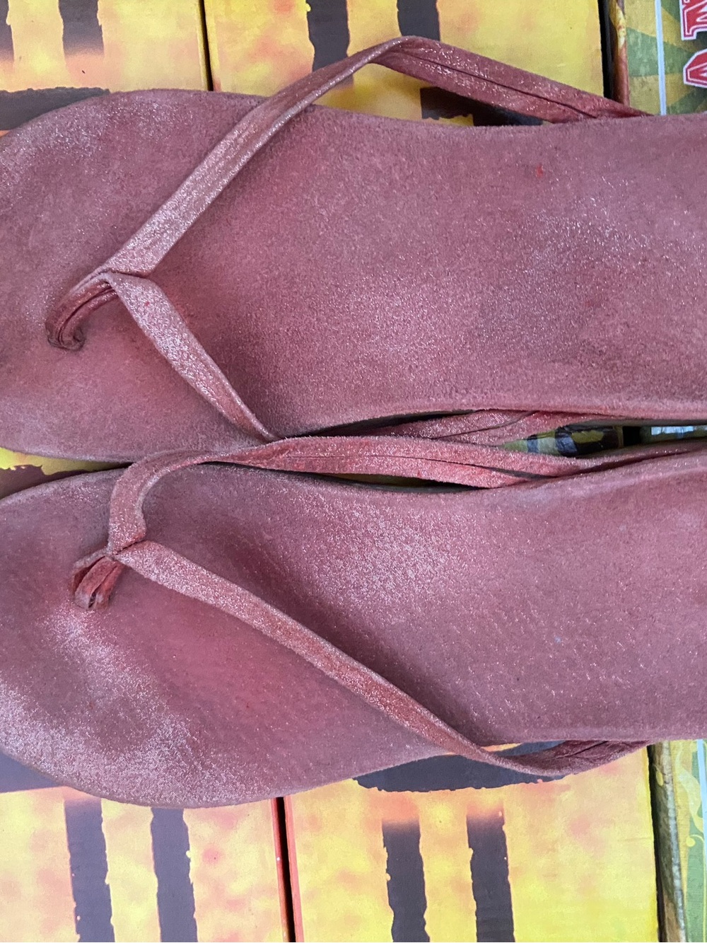 Vionic Rose Pink Suede Flip Flop Sandals